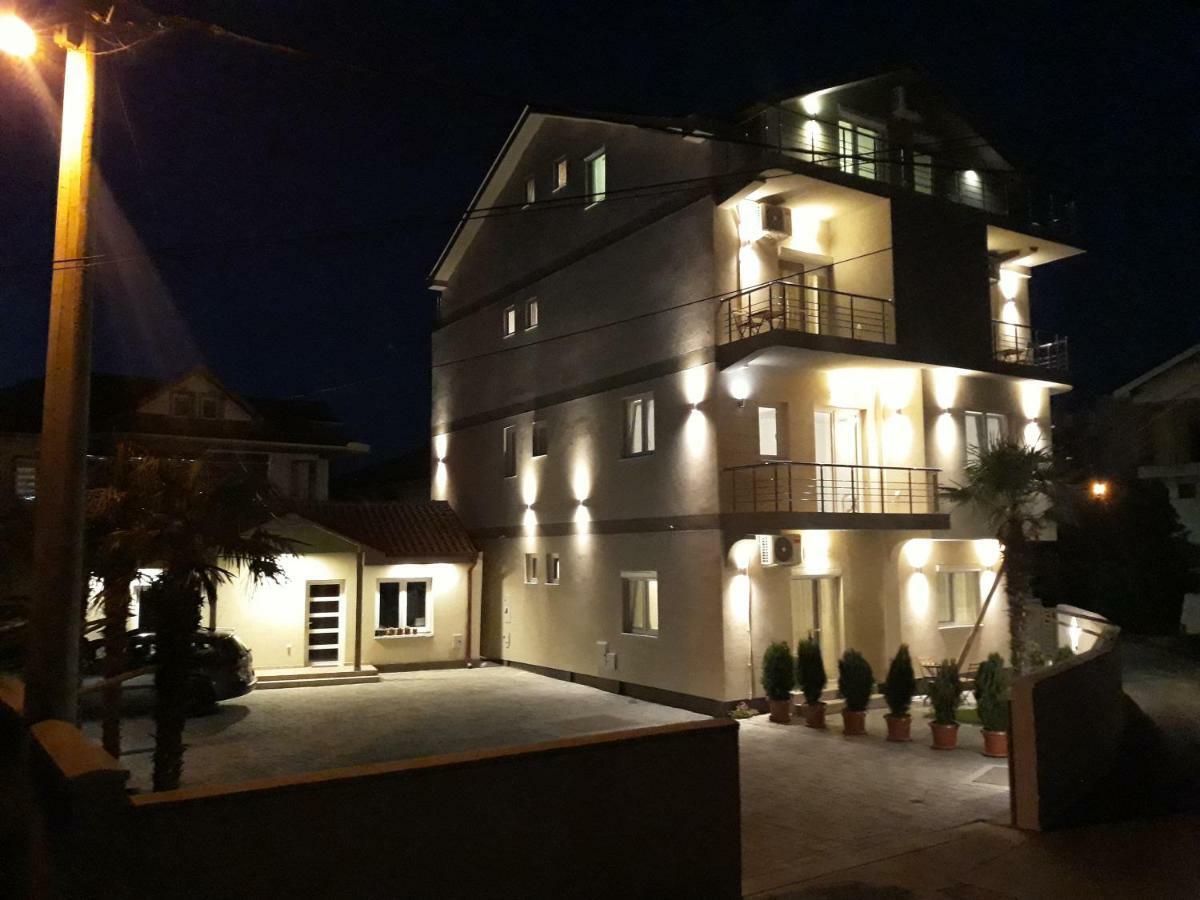 Vila & Apartments Matea Gevgelija Exteriör bild